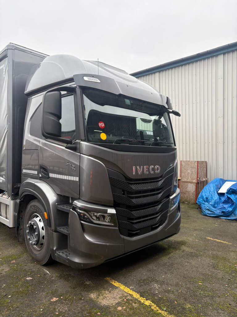 IVECO S-WAY AT260S42Y/PS CURTAINSIDER