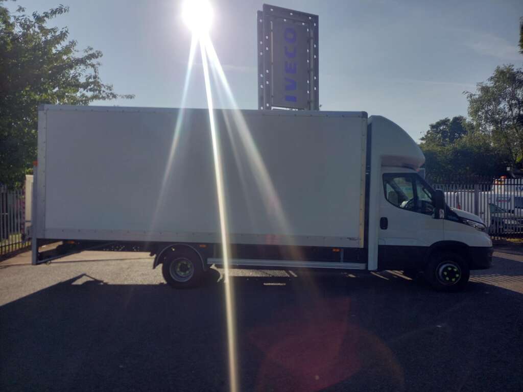 IVECO e-DAILY 72C14E 4750WB 20ft BOX & TAILLIFT