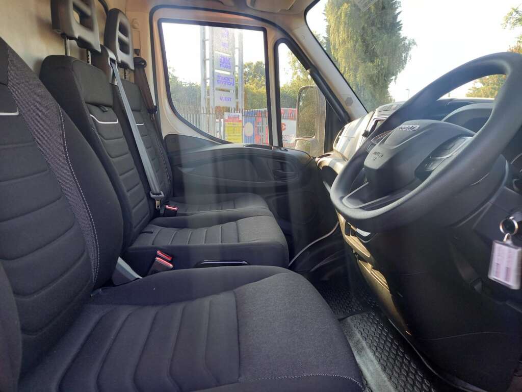 IVECO e-DAILY 72C14E 4750WB 20ft BOX & TAILLIFT
