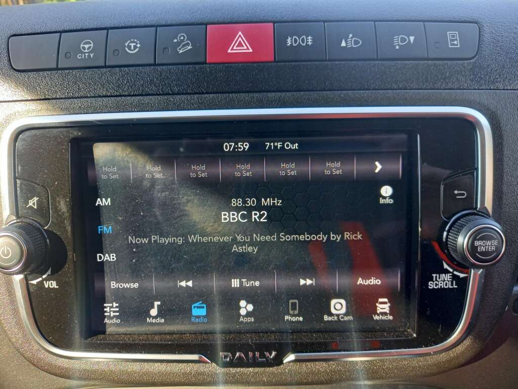 IVECO e-DAILY 72C14E 4750WB 20ft BOX & TAILLIFT