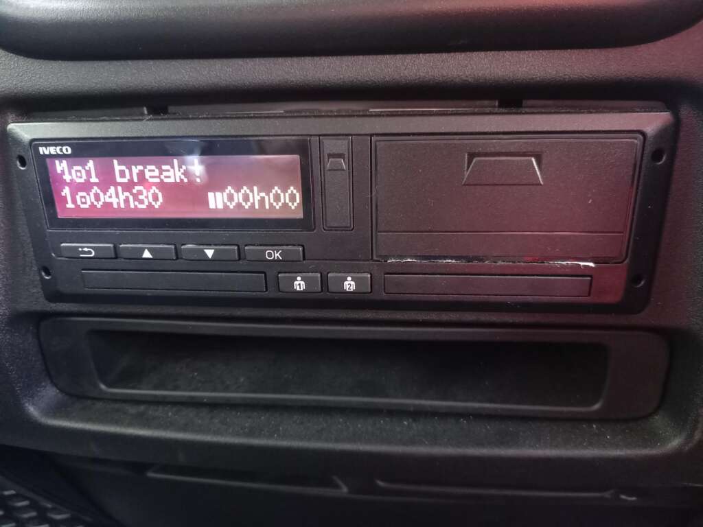 IVECO e-DAILY 72C14E 4750WB 20ft BOX & TAILLIFT