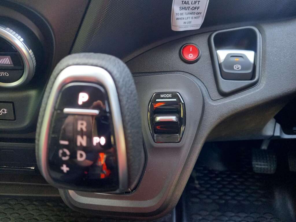 IVECO e-DAILY 72C14E 4750WB 20ft BOX & TAILLIFT