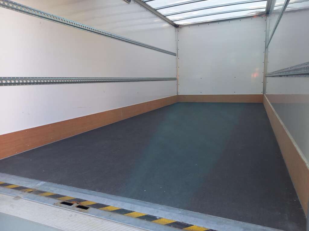 IVECO e-DAILY 72C14E 4750WB 20ft BOX & TAILLIFT