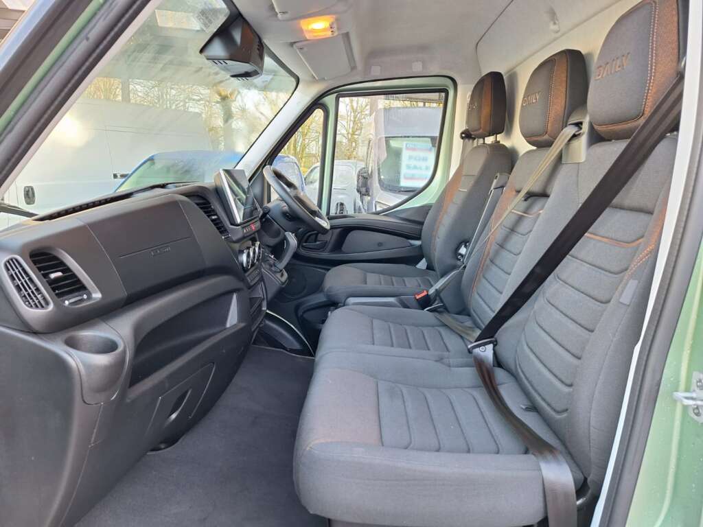 IVECO DAILY 35S16 160HP HI MATIC 3750WB DROPSIDE