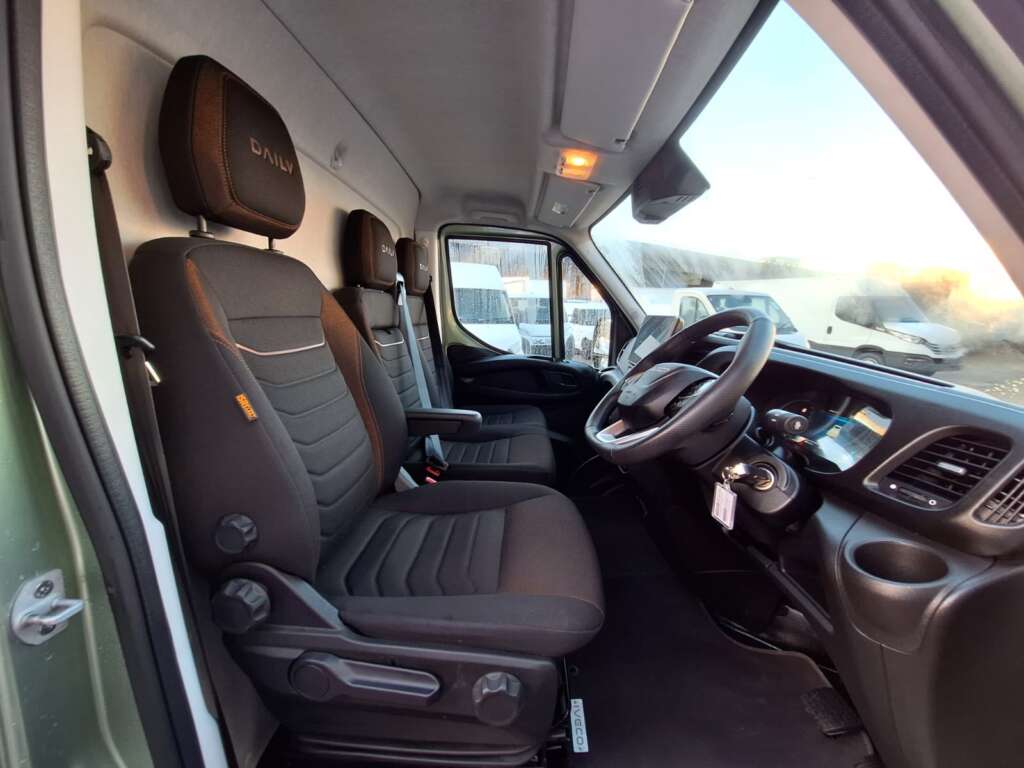 IVECO DAILY 35S16 160HP HI MATIC 3750WB DROPSIDE