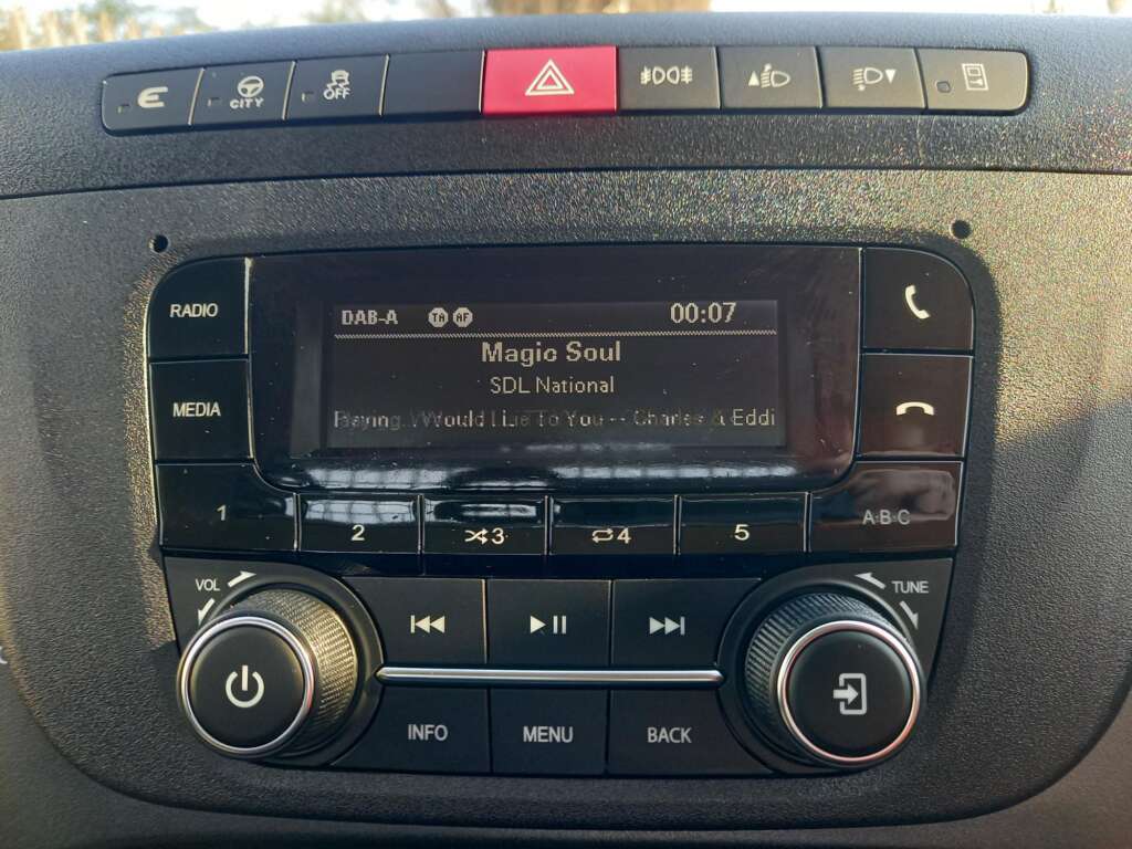 Iveco Daily 35S14 3.5T 140HP 4100WB 4.5 mtr Dropside