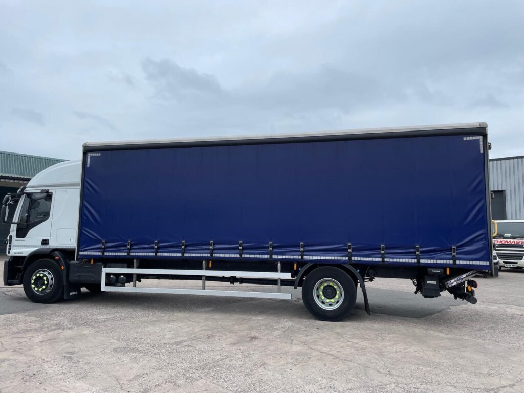 Iveco Eurocargo ML18E25 250HP 28ft Curtainside & Taillift