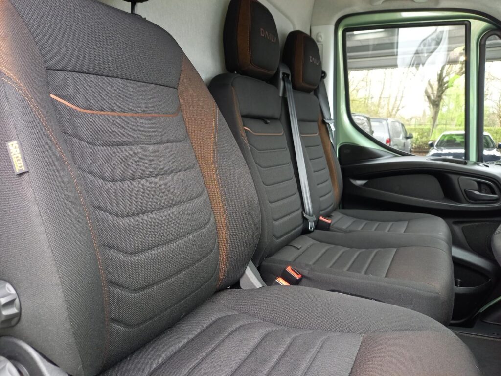 Iveco Daily 2.3D HPI 16V 35S 3750 HiMatic LWB Euro 6 2dr