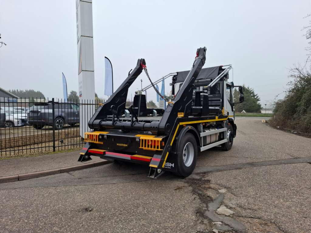 IVECO Eurocargo 18t 250hp Skiploader