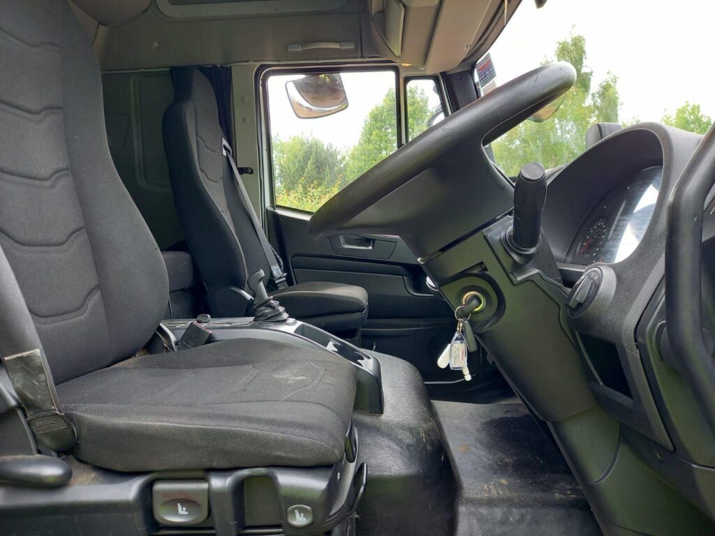 Iveco Eurocargo ML18E25 250HP 28FT BOX & TAILLIFT