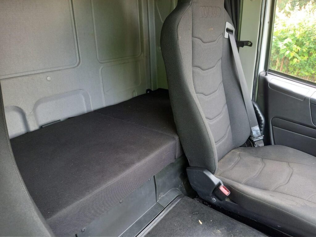 Iveco Eurocargo EUROCARGO ML18E25 250HP 28FT BOX & TAILLIFT