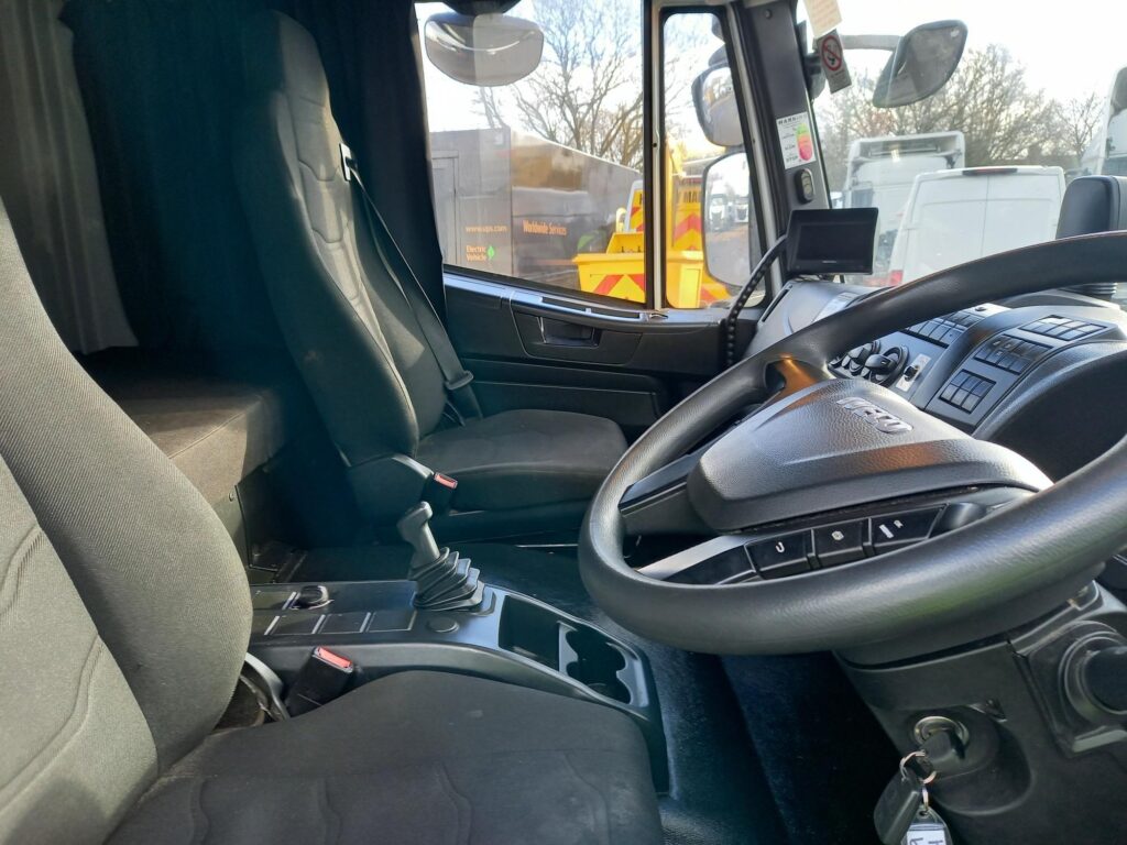 Iveco Eurocargo ML18E25 250HP 28FT BOX & TAILLIFT