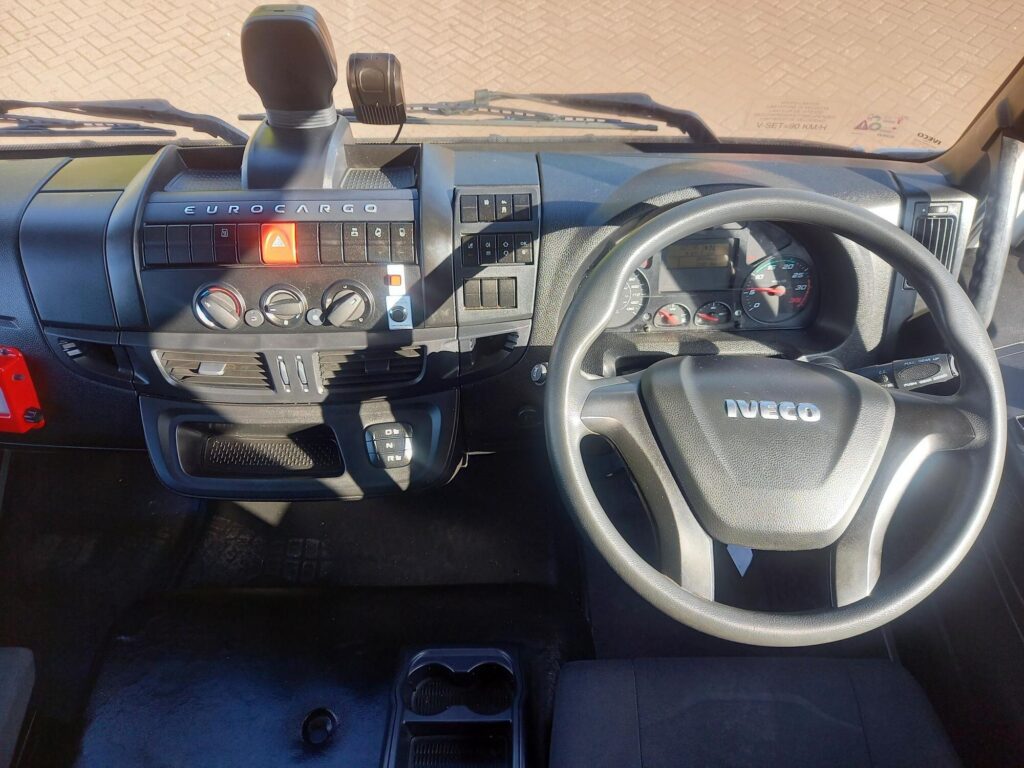 Iveco Eurocargo ML18E25 250HP 28ft Curtainside & Taillift