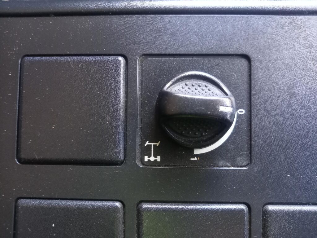 Iveco Eurocargo ML18E25 250HP 28ft Curtainside & Taillift