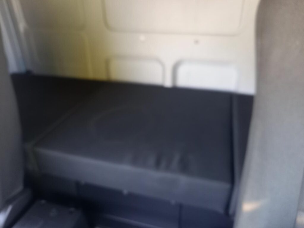 Iveco Eurocargo ML18E25 250HP 28ft Curtainside & Taillift