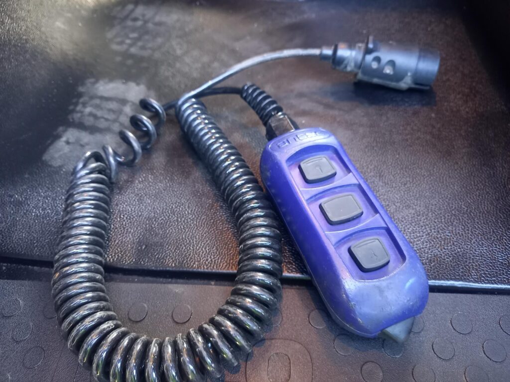 Iveco Eurocargo ML18E25 250HP 28ft Curtainside & Taillift