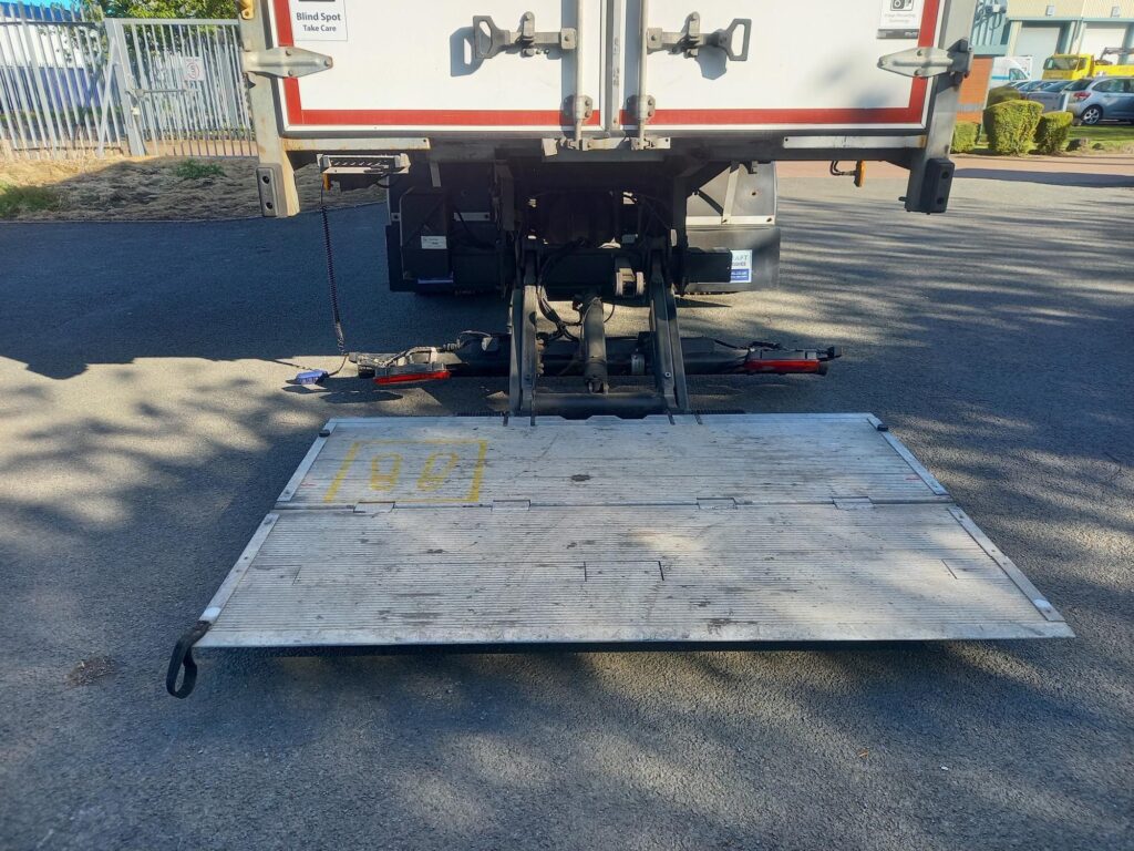 Iveco Eurocargo ML18E25 250HP 28ft Curtainside & Taillift