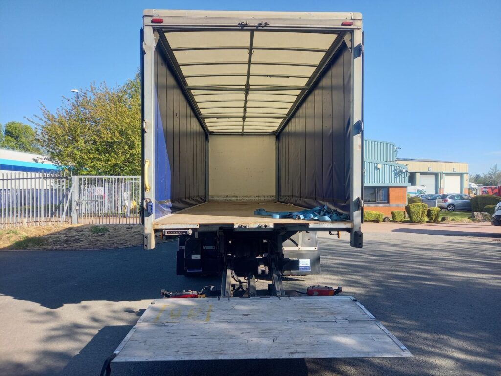 Iveco Eurocargo ML18E25 250HP 28ft Curtainside & Taillift