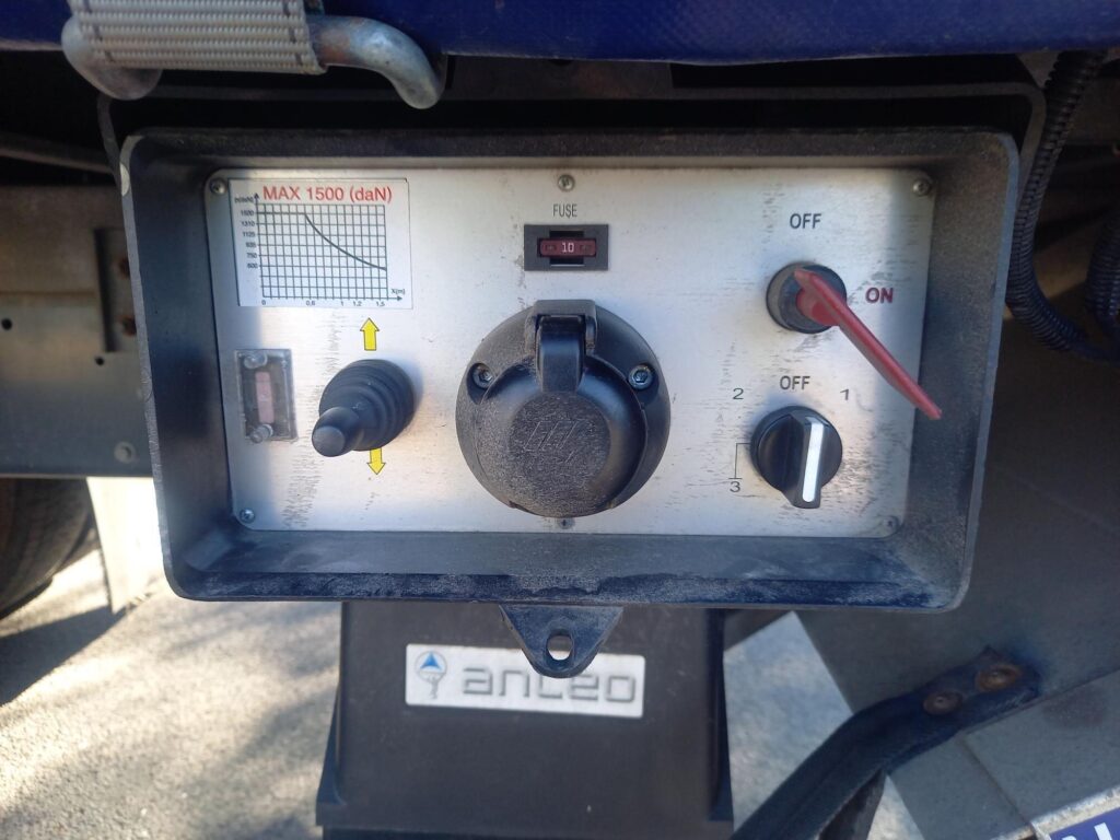 Iveco Eurocargo ML18E25 250HP 28ft Curtainside & Taillift