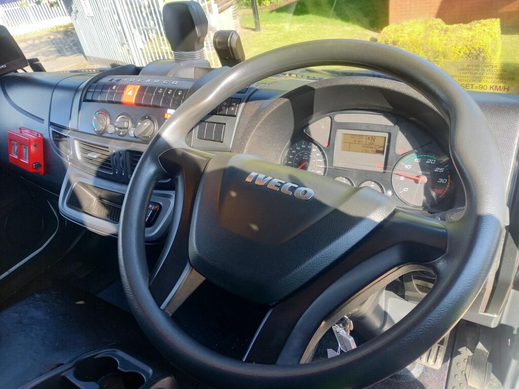 Iveco Eurocargo ML18E25 250HP 28ft Curtainside & Taillift