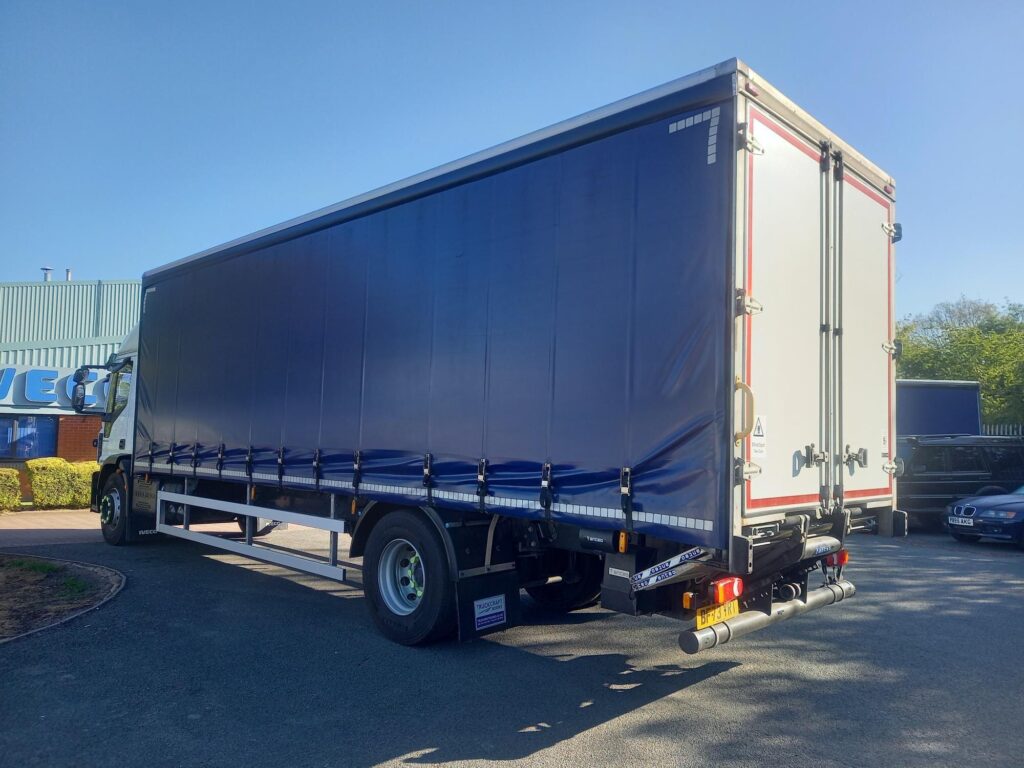 Iveco Eurocargo ML18E25 250HP 28ft Curtainside & Taillift