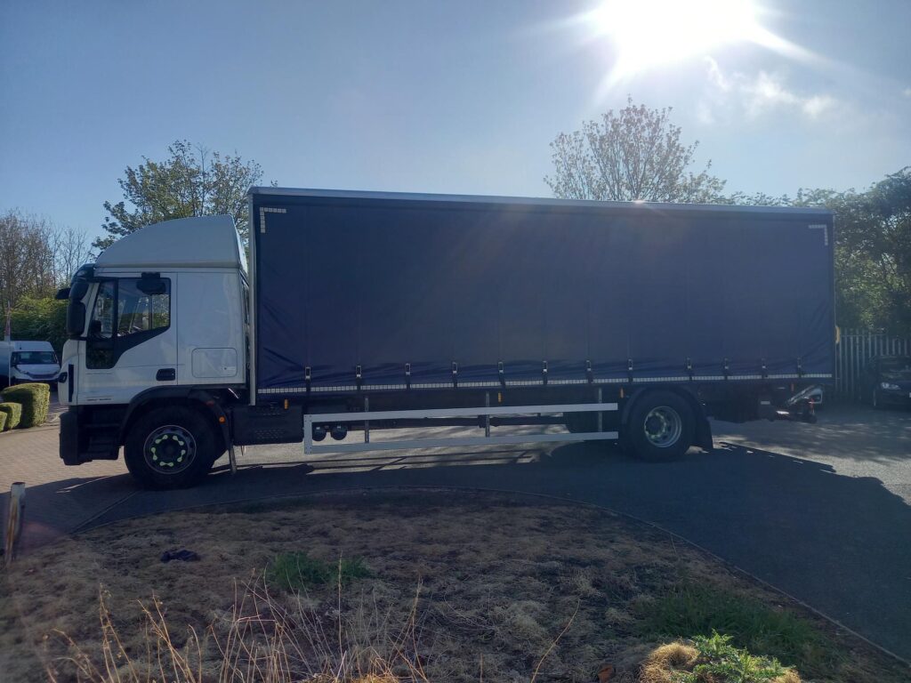 Iveco Eurocargo ML18E25 250HP 28ft Curtainside & Taillift
