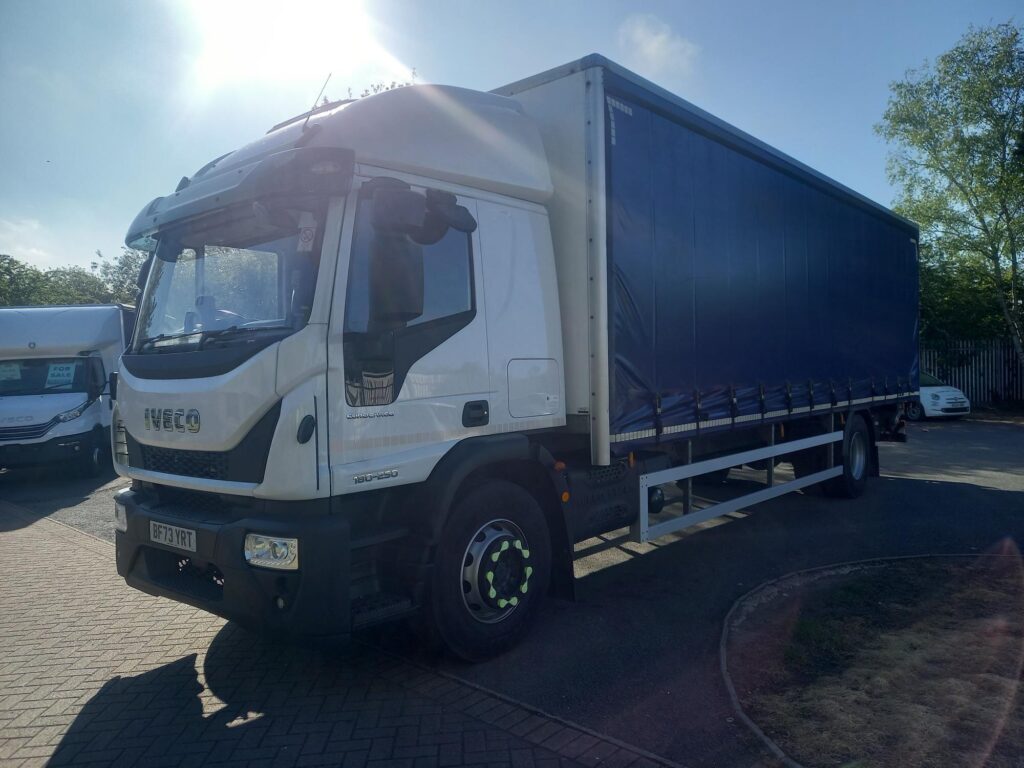 Iveco Eurocargo ML18E25 250HP 28ft Curtainside & Taillift