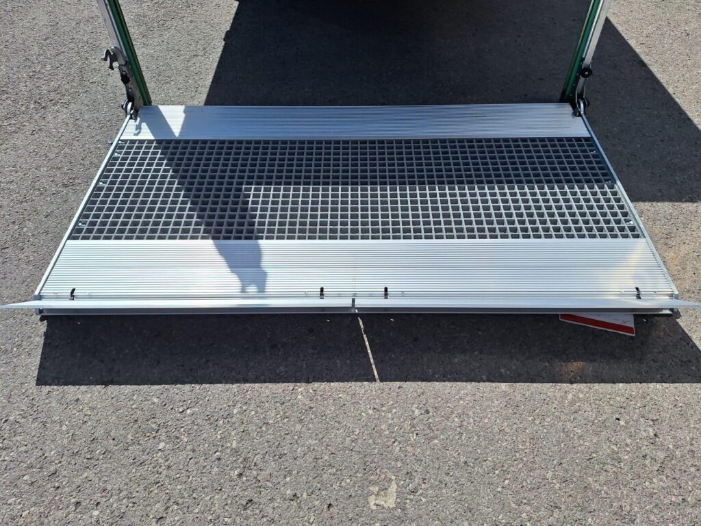 Iveco Daily 35C14H 4.2m Dropside Tail-Lift