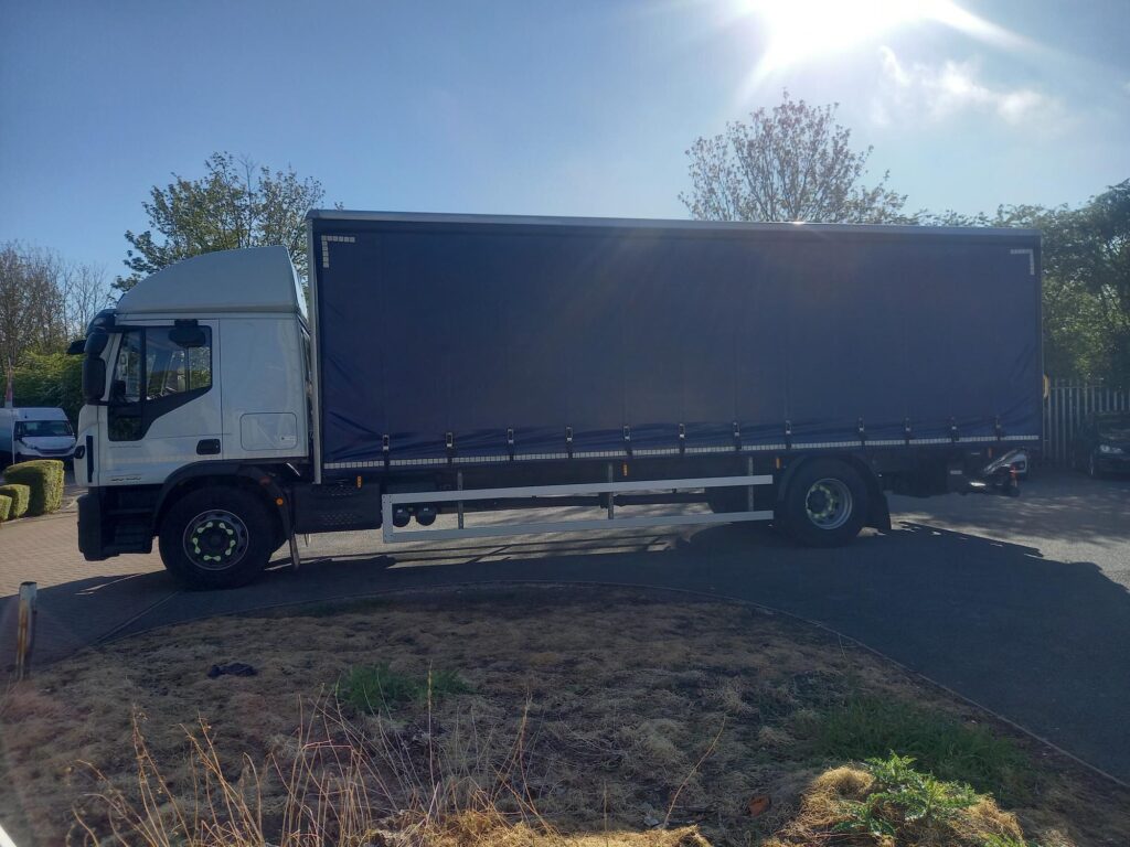 Iveco Eurocargo ML18E25 250HP CURTAINSIDE & TAILLIFT