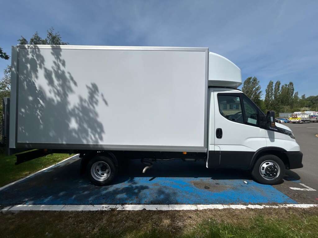 Iveco Daily 35C16HA8 Hi-Matic Luton Tail Lift