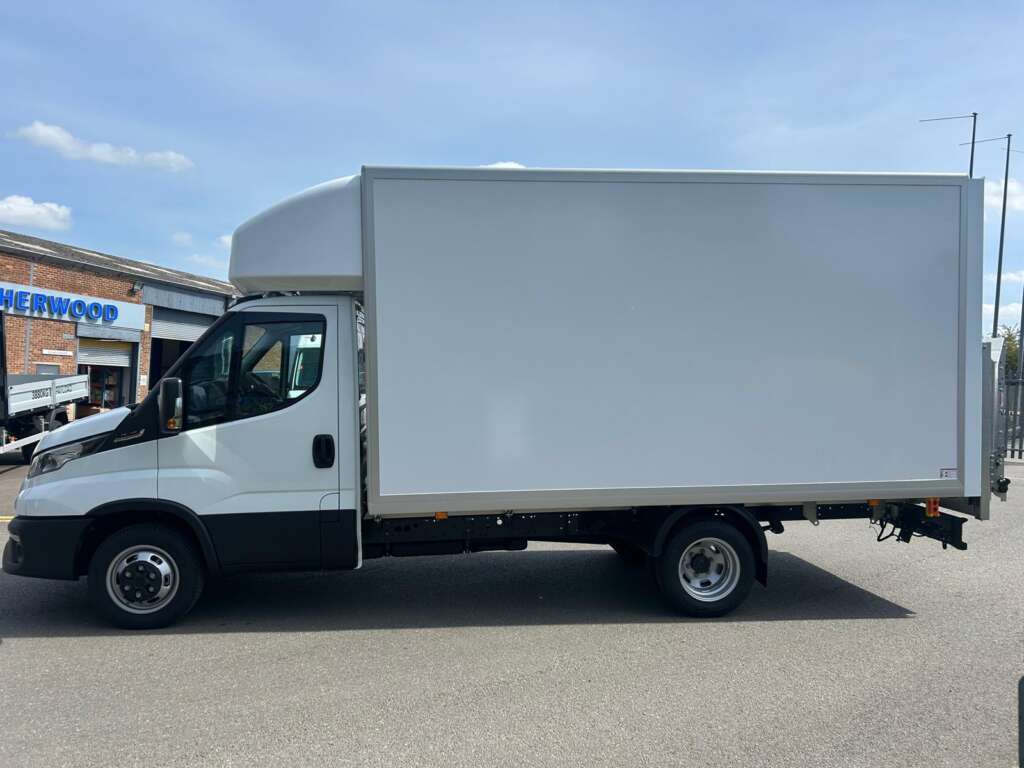 Iveco Daily 35C16HA8 Hi-Matic Luton Tail Lift