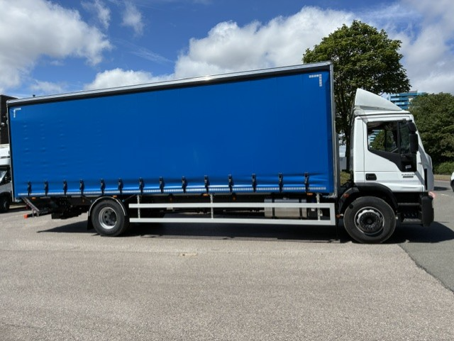 Iveco Eurocargo 180E25S 18t 30′ Curtainside with 1.5t Tuckaway Tail Lift