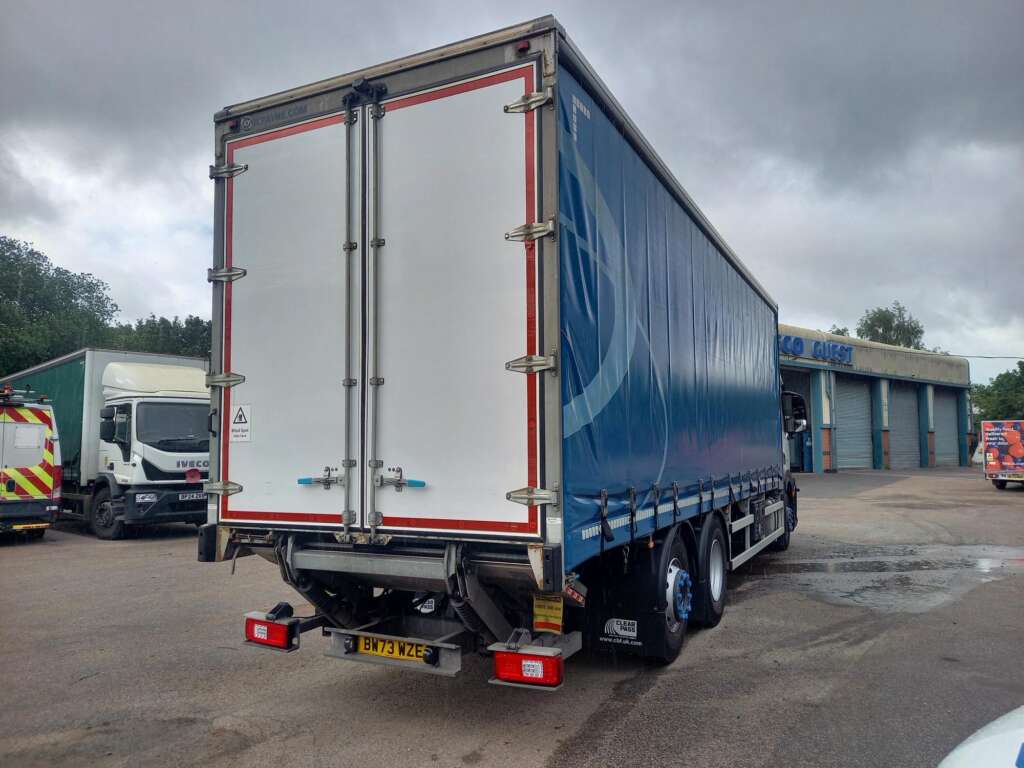 Iveco S-WAY AT260S42Y/P 420HP Curtainside & Taillift