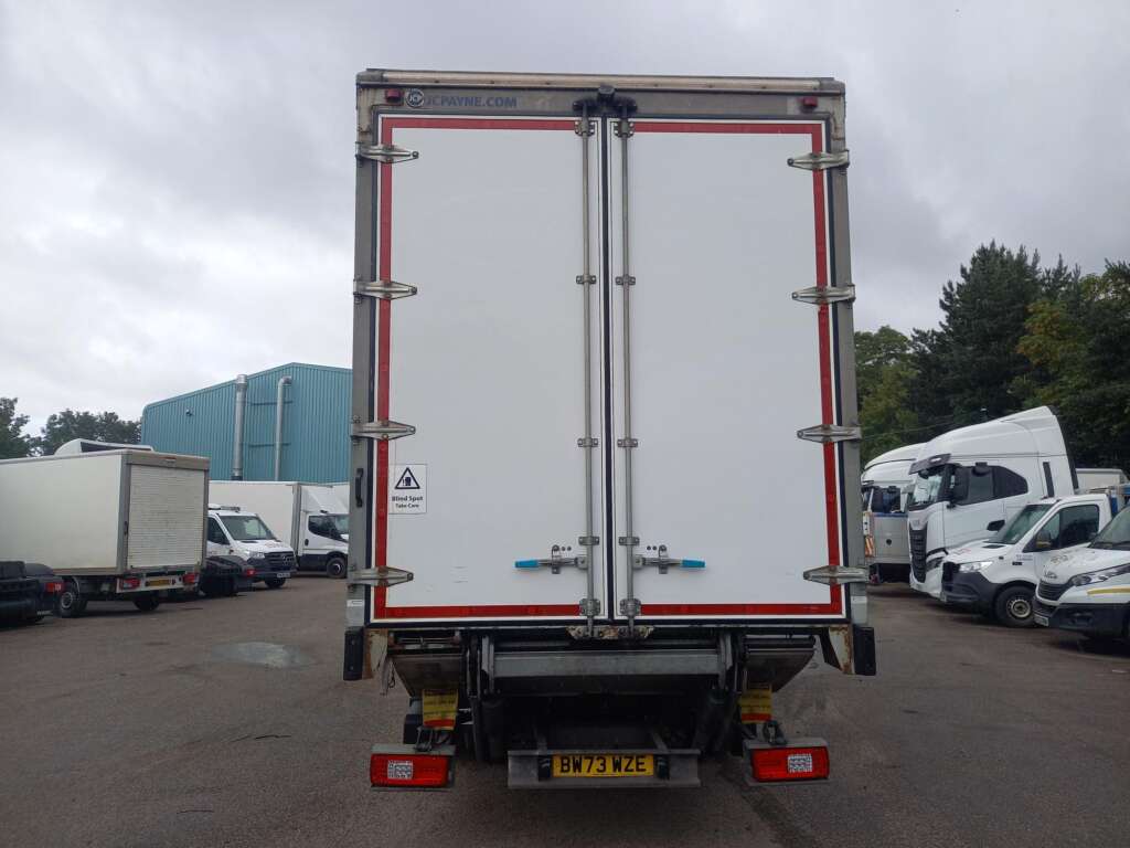 Iveco S-WAY AT260S42Y/P 420HP Curtainside & Taillift