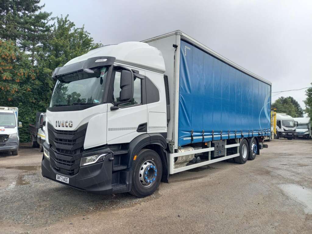 Iveco S-WAY AT260S42Y/P 420HP Curtainside & Taillift