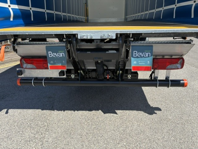 Iveco Eurocargo 180E25S 18t 30′ Curtainside with 1.5t Tuckaway Tail Lift