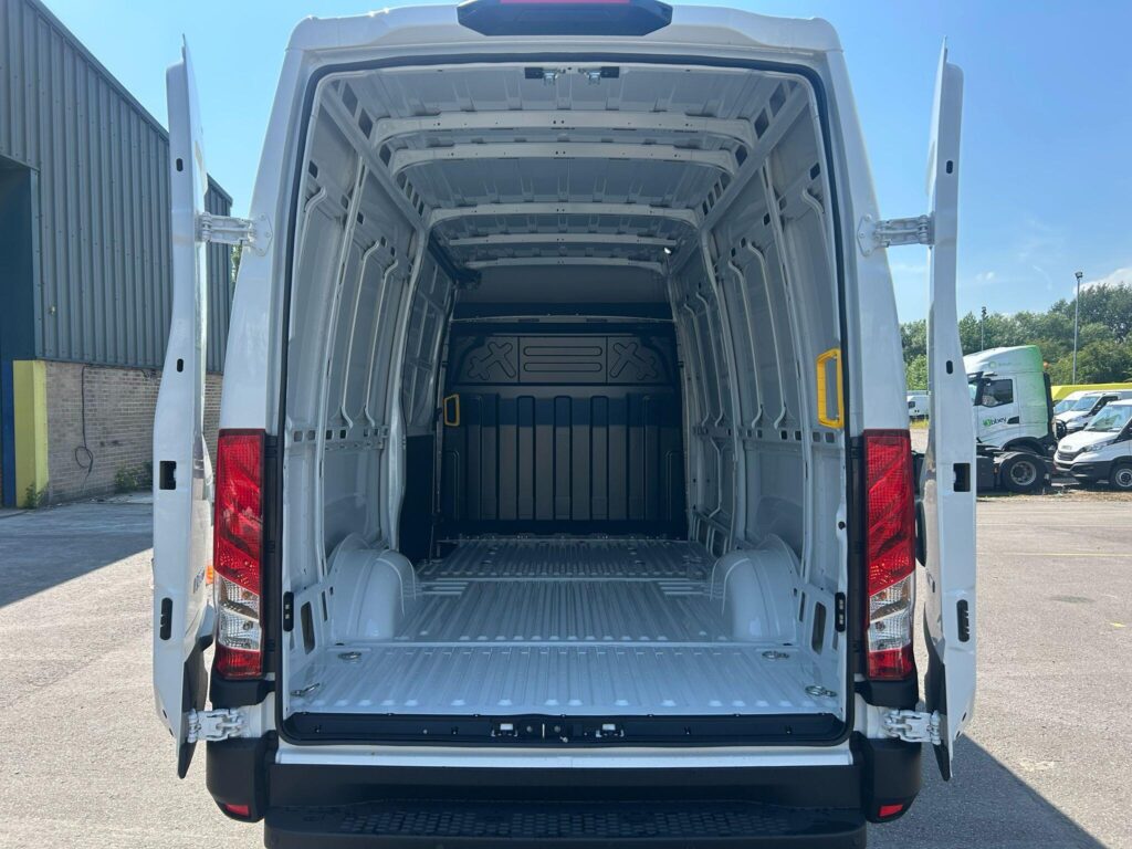 Iveco Daily 35S14A8V LWB High Roof 12m³