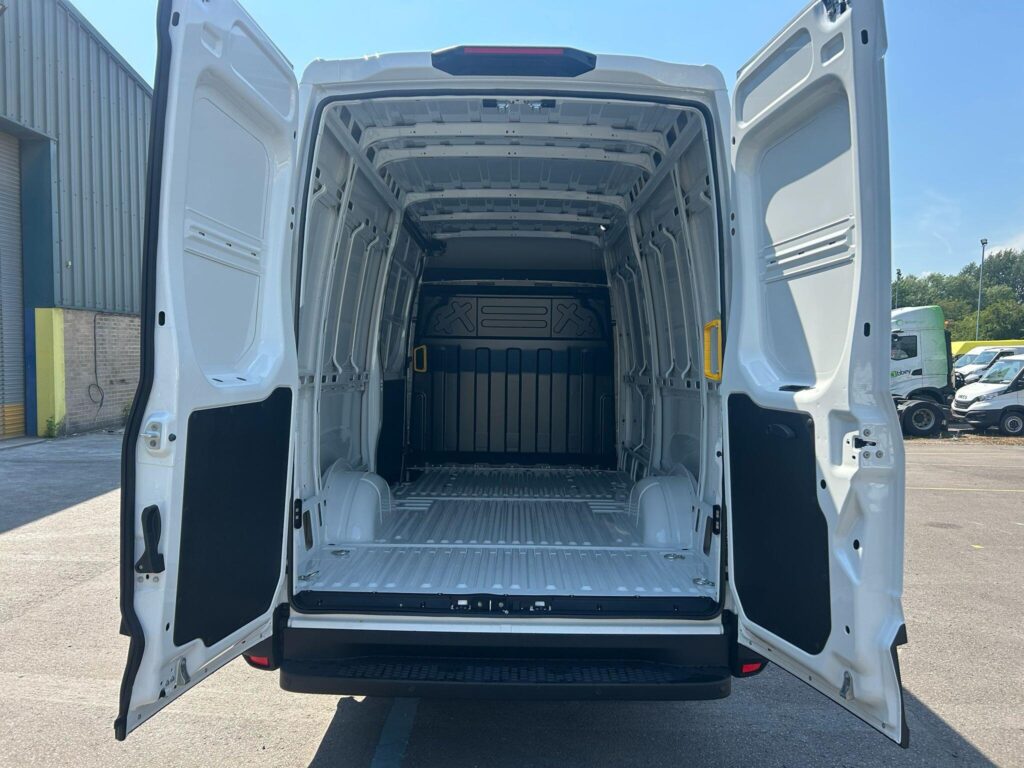 Iveco Daily 35S14A8V LWB High Roof 12m³