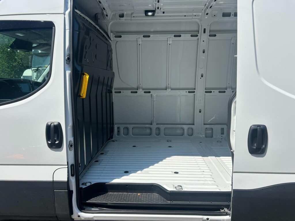 Iveco Daily 35S14A8V LWB High Roof 12m³