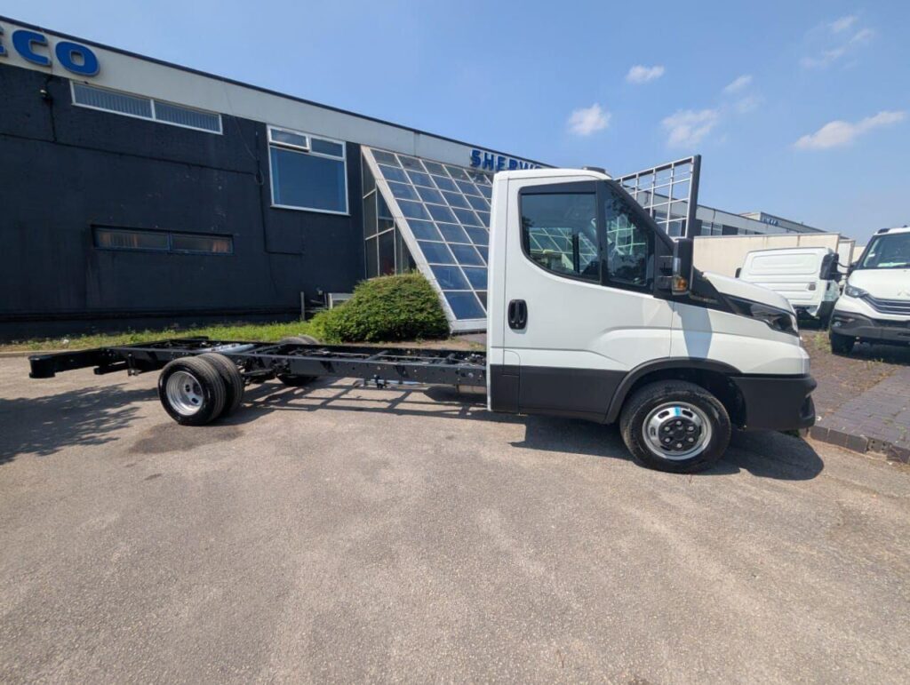 Iveco Daily 50C18HA8/P 4350mm Chassis Cab