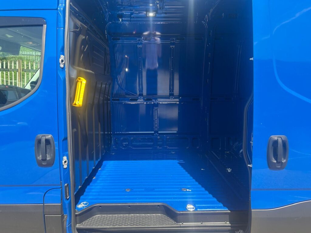 Iveco Daily 35S21HA8V Auto High Roof 12m³