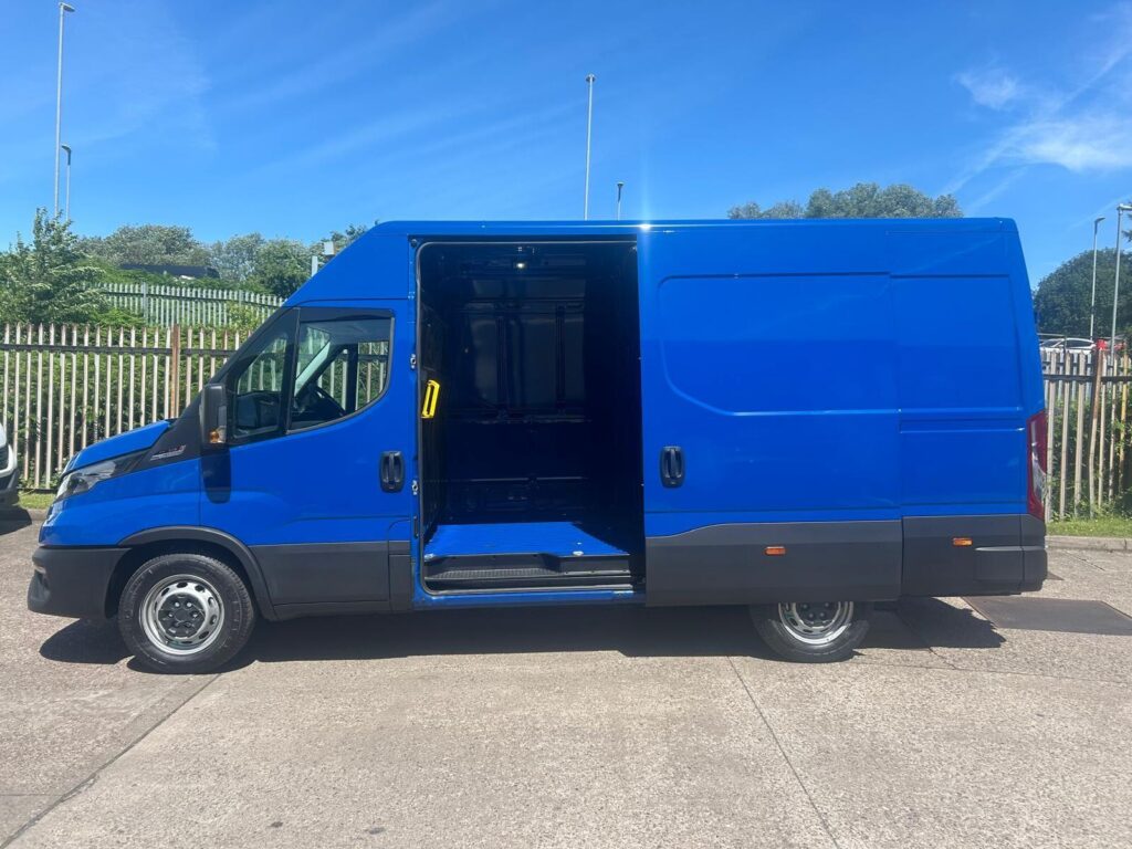 Iveco Daily 35S21HA8V Auto High Roof 12m³