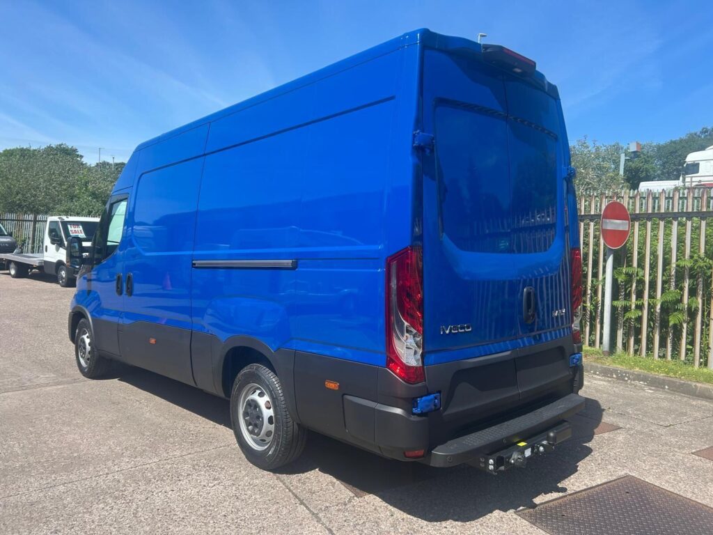 Iveco Daily 35S21HA8V Auto High Roof 12m³