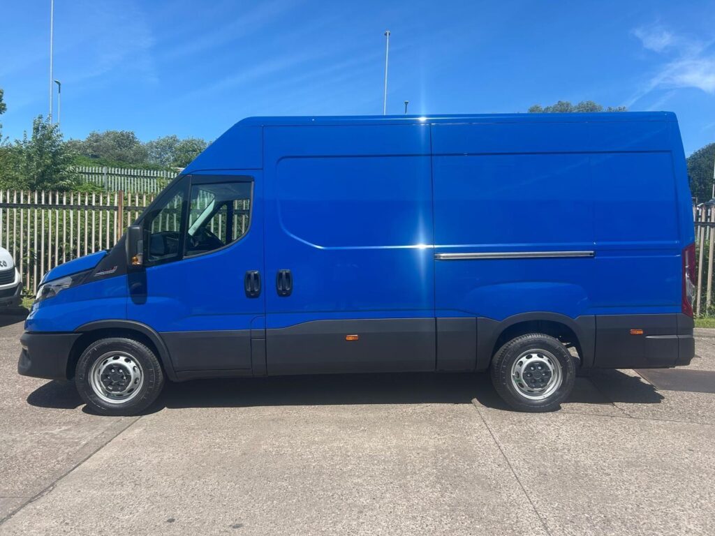Iveco Daily 35S21HA8V Auto High Roof 12m³