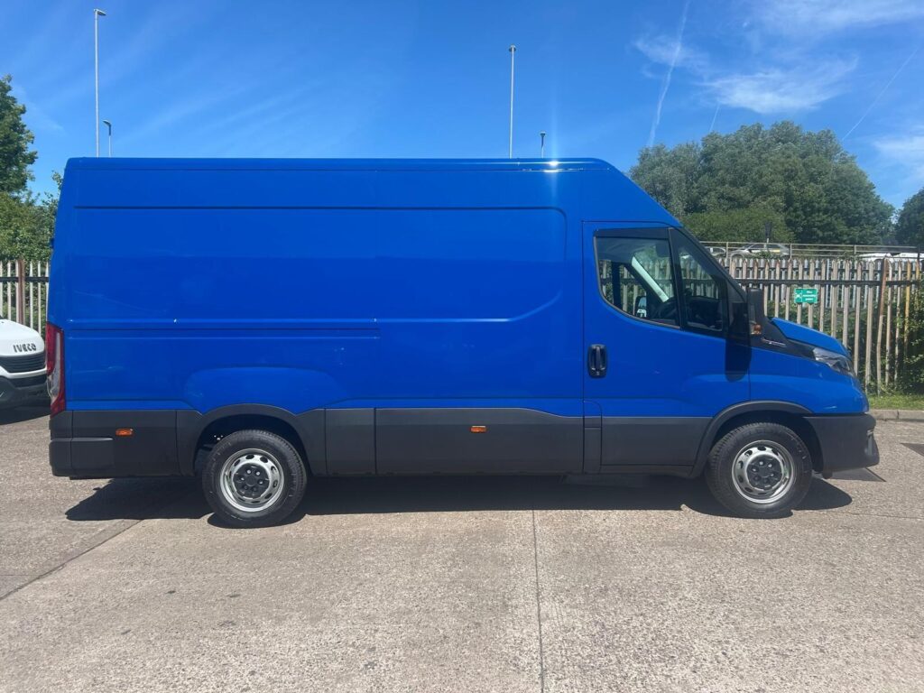 Iveco Daily 35S21HA8V Auto High Roof 12m³