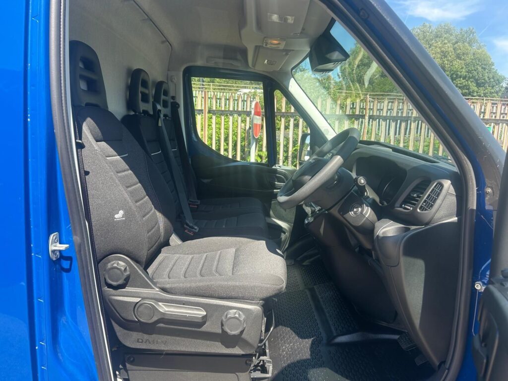 Iveco Daily 35S21HA8V Auto High Roof 12m³