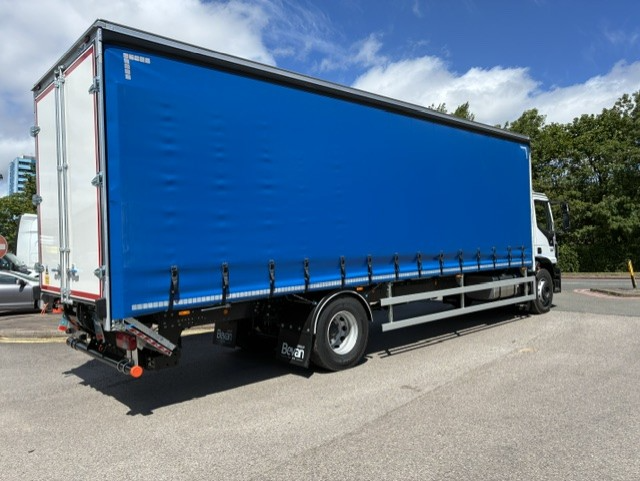 Iveco Eurocargo 180E25S 18t 30′ Curtainside with 1.5t Tuckaway Tail Lift