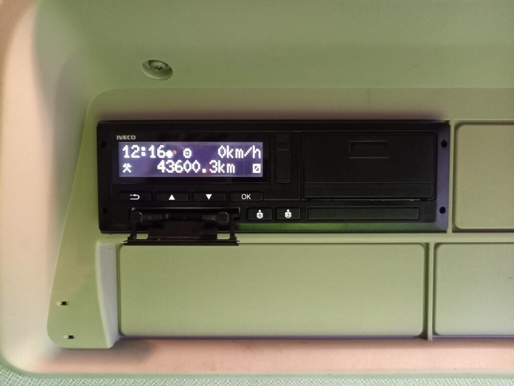 Iveco S-WAY AT260S42Y/P 420HP Curtainside & Taillift