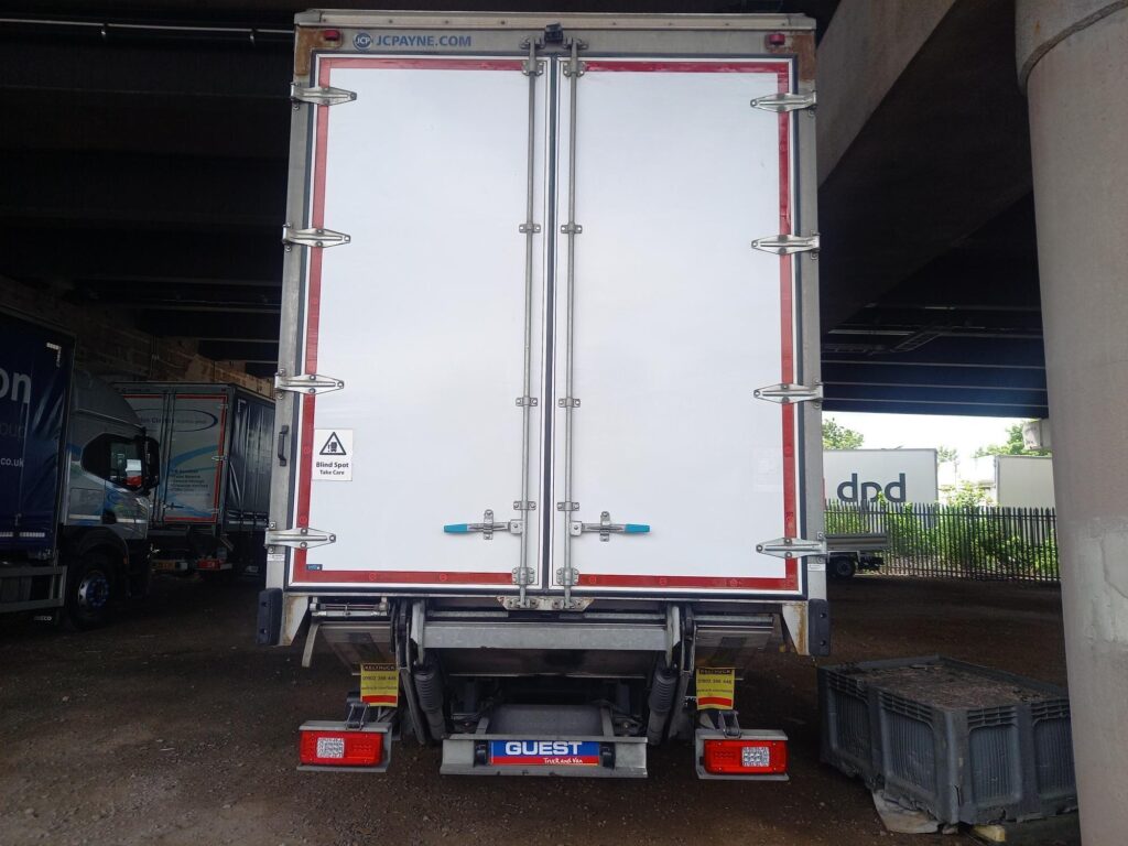 Iveco S-WAY AT260S42Y/P 420HP Curtainside & Taillift