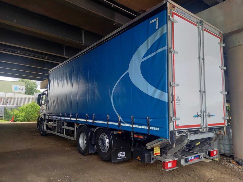 Iveco S-WAY AT260S42Y/P 420HP Curtainside & Taillift